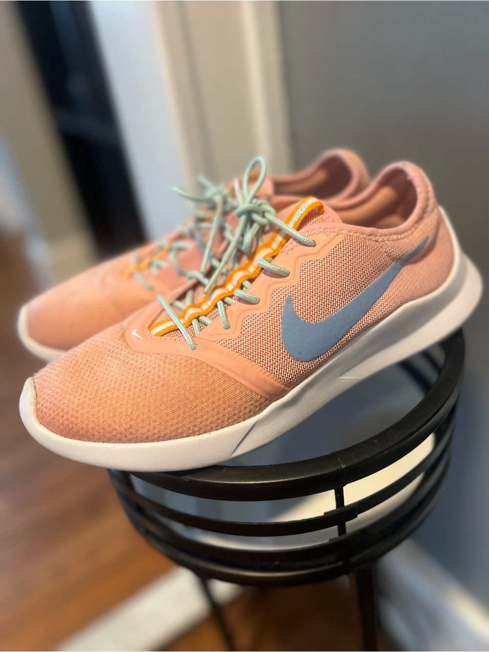 Nike Women's Peach Mesh Trainers with Blue Swoosh - Picture 2 of 6